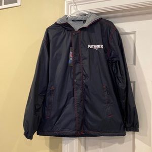 Men’s New England Patriots windbreaker with jersey material lining. NWT.